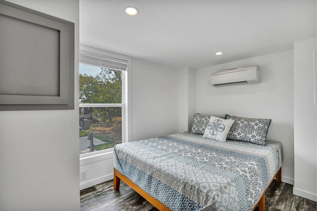 APS-544SL: APS 544SL Primary Bedroom 1