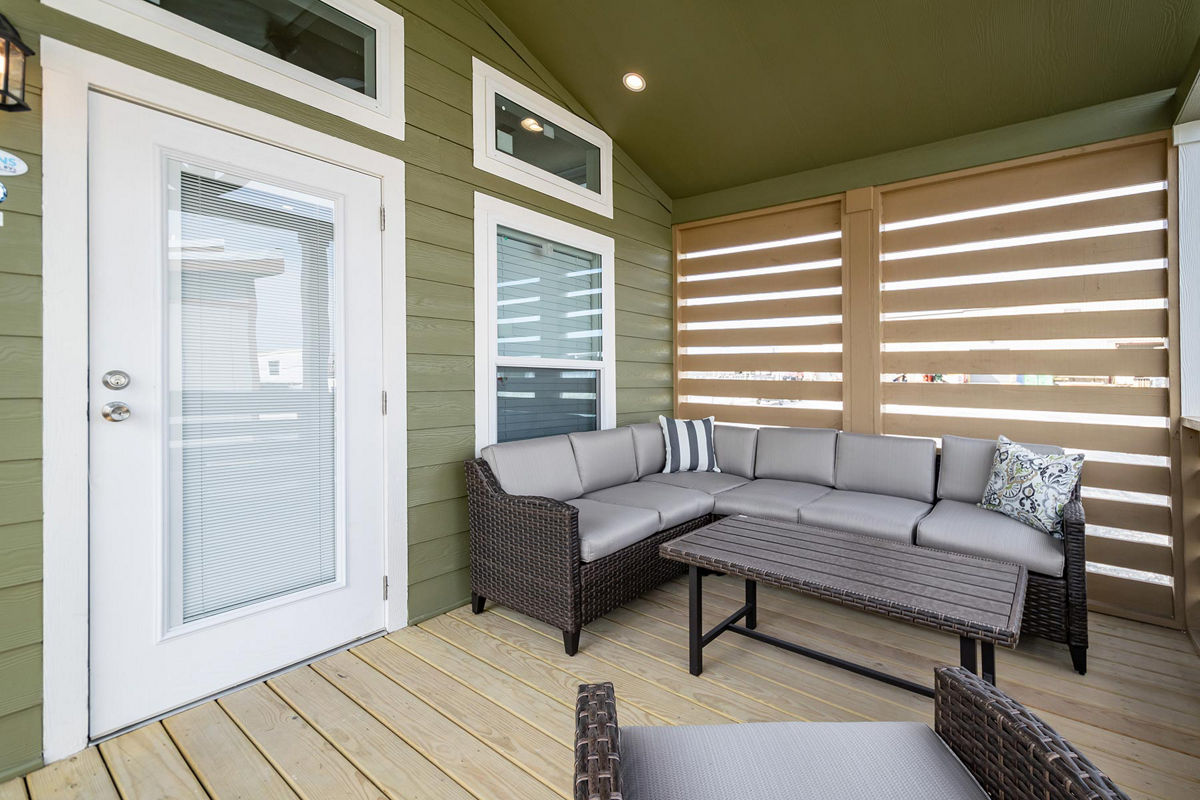 APS-601: APS 601 Porch