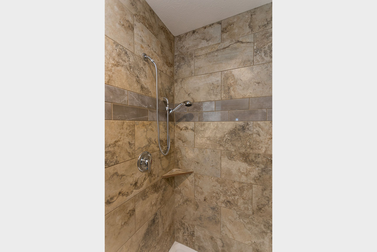 Barclay-6017-master-bath-8