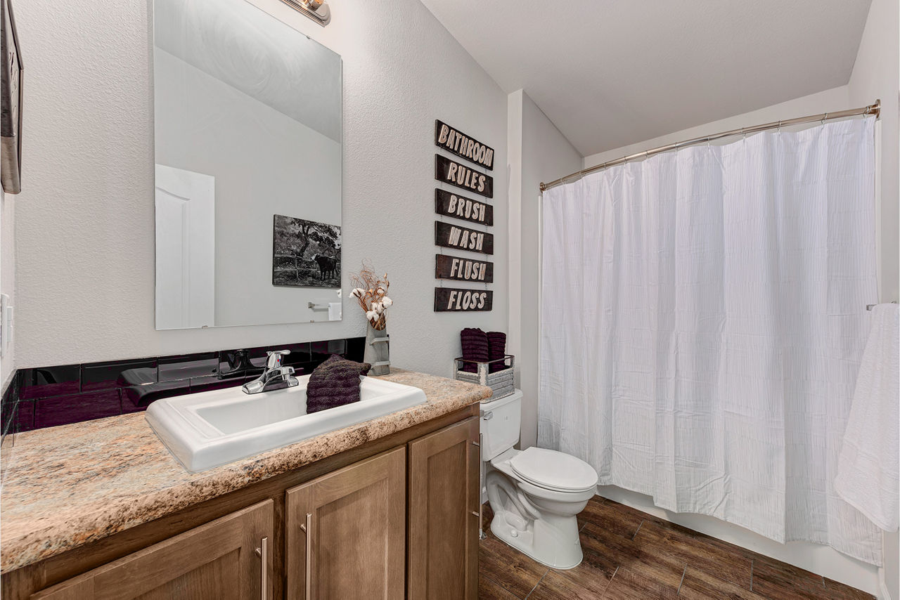 Central-Great-Plains-CN204-bathroom