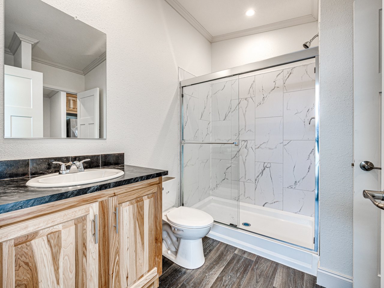 Contemporary Cabin A700 Bath 2