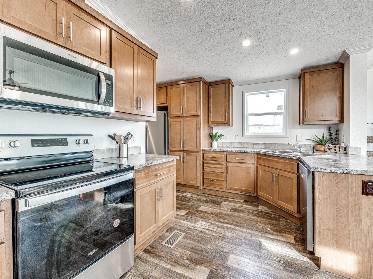 Contemporary Cabin A701 Kitchen 7