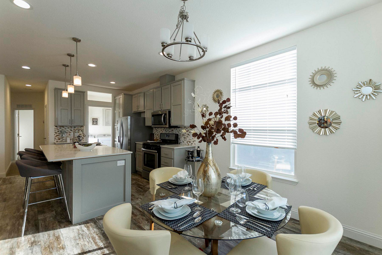 Creekside Manor 3563D dining room 2