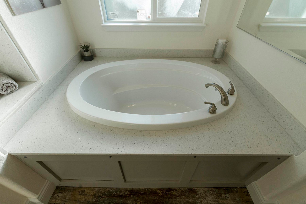 Creekside Manor 3563D master tub 1