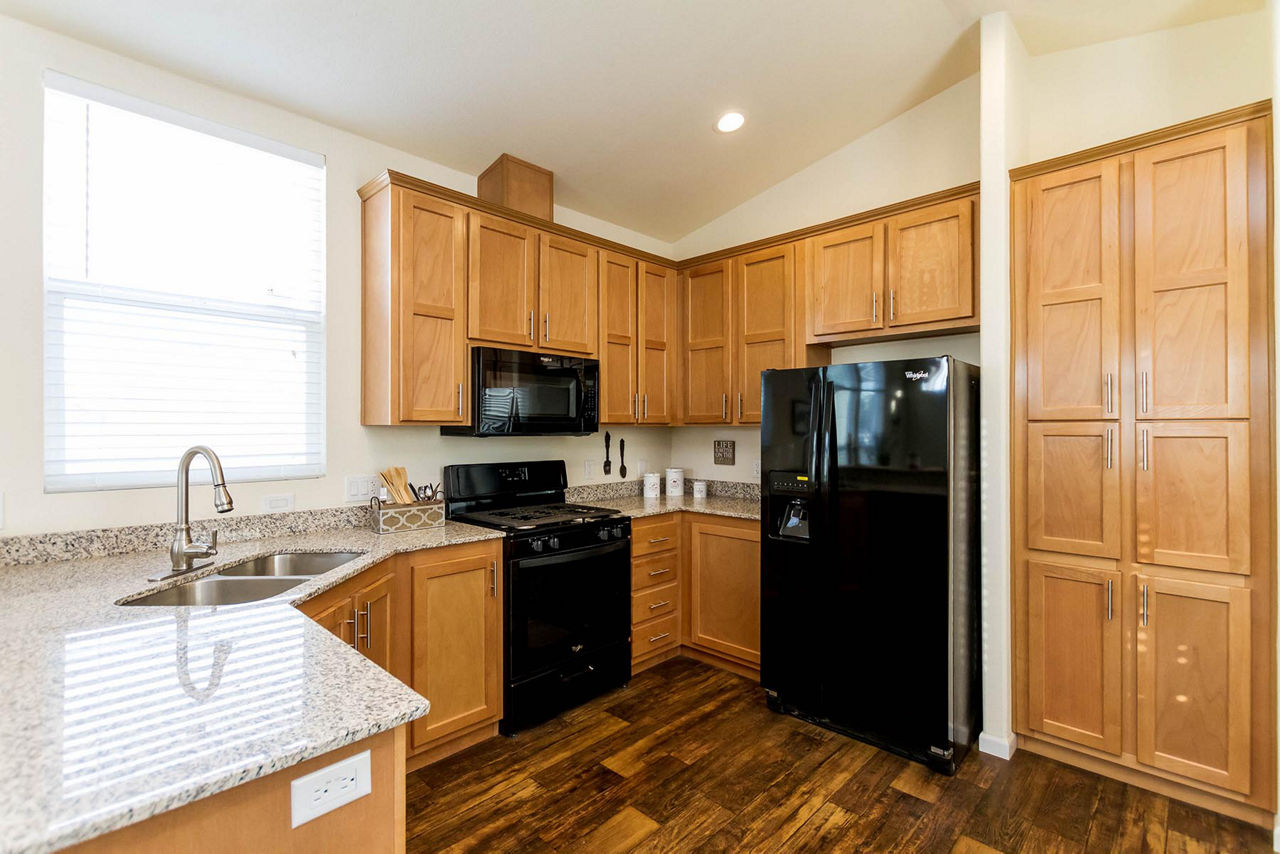 Creekside Manor 6622L kitchen 2