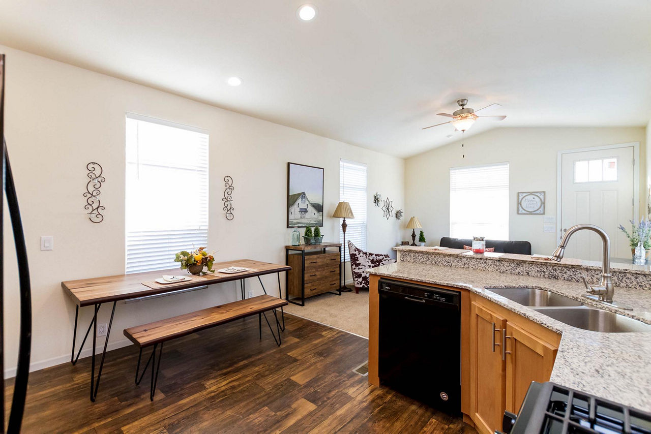 Creekside Manor 6622L kitchen 5