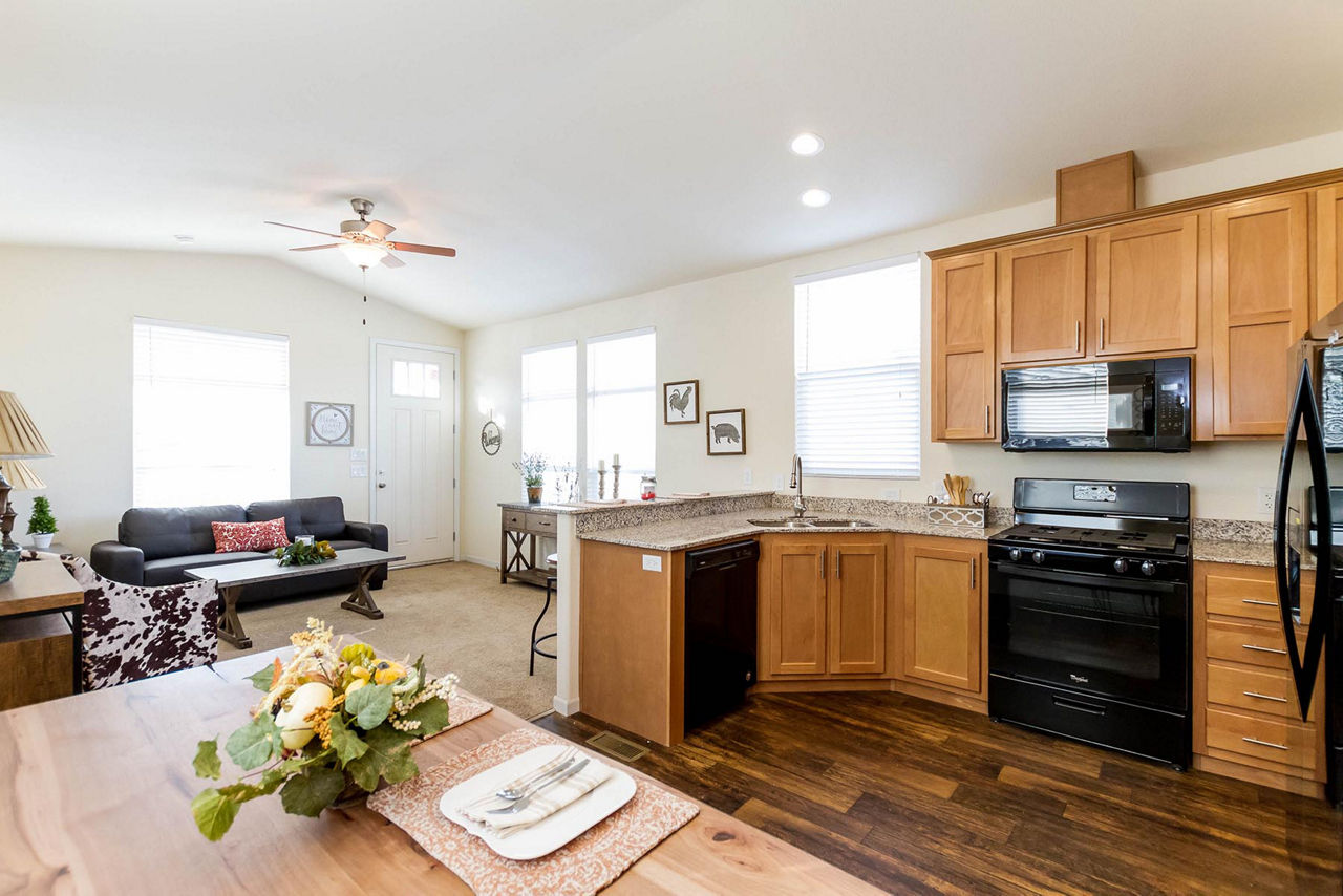 Creekside Manor 6622L kitchen 6