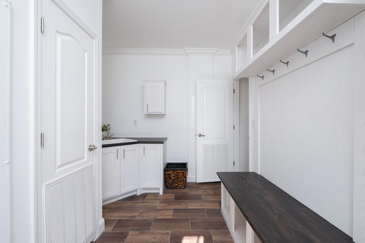 Cypress-Manor-5644A-Mudroom