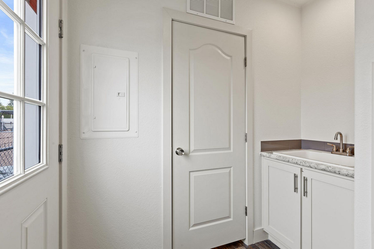 Dreamworks-4724B-Laundry-Room-2