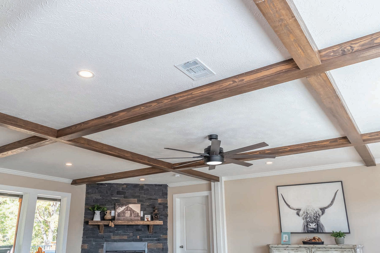 Driftwood ceilling wood beams 01