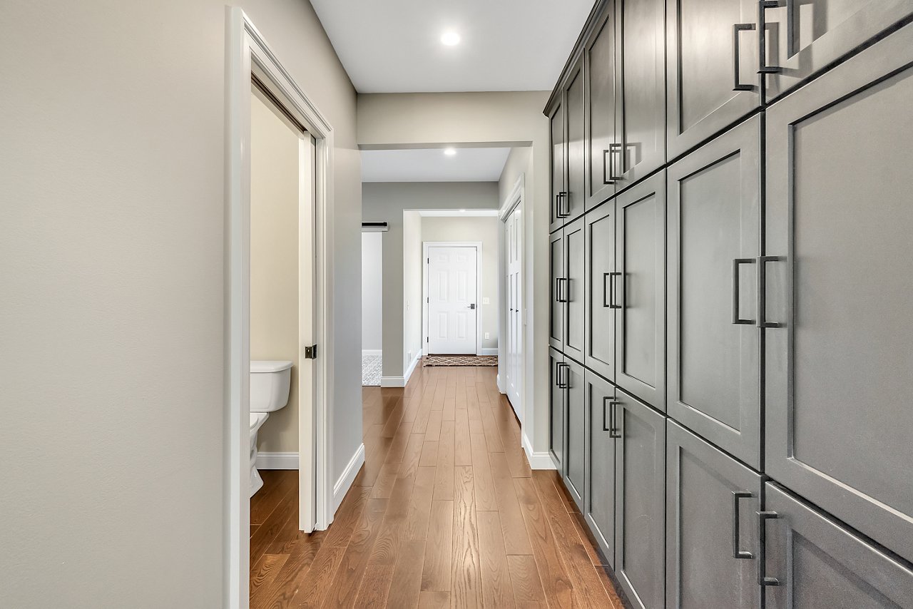 Grande View Hallway