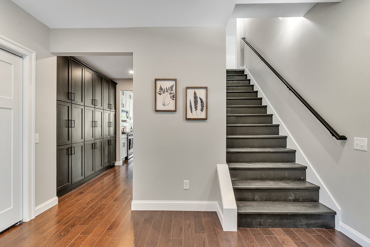 Grande View Staircase