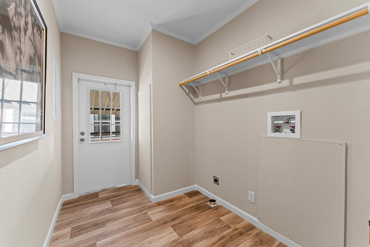 In2860S-Laundry-Room