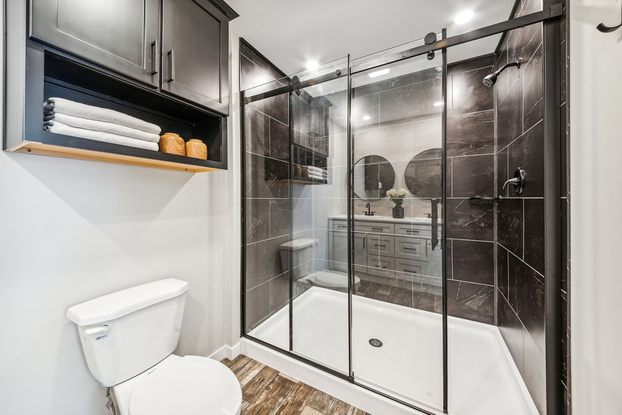 Merlot Primary Bath 2
