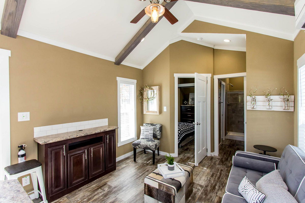 APS-523: Model 523 family room 3