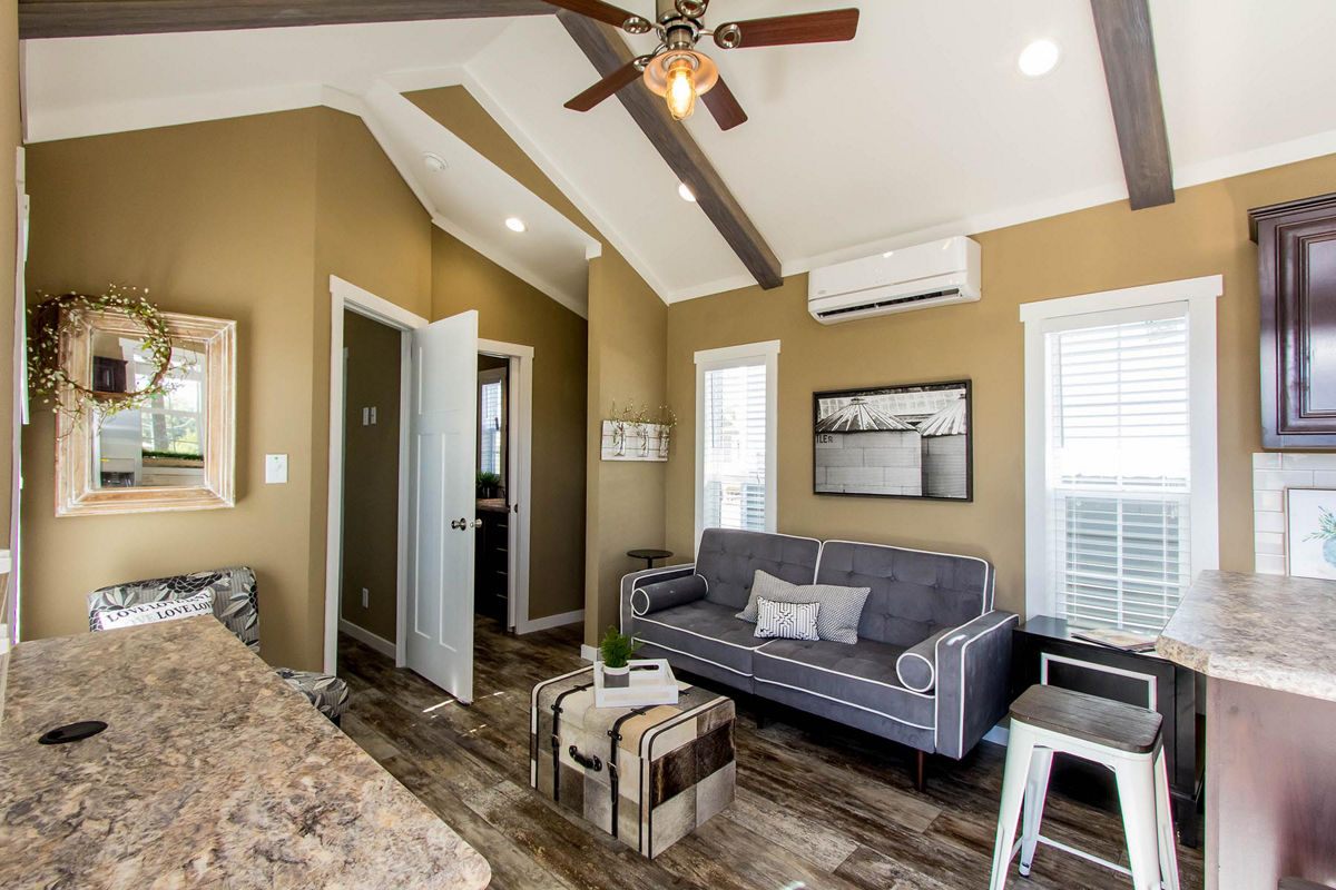APS-523: Model 523 family room 4