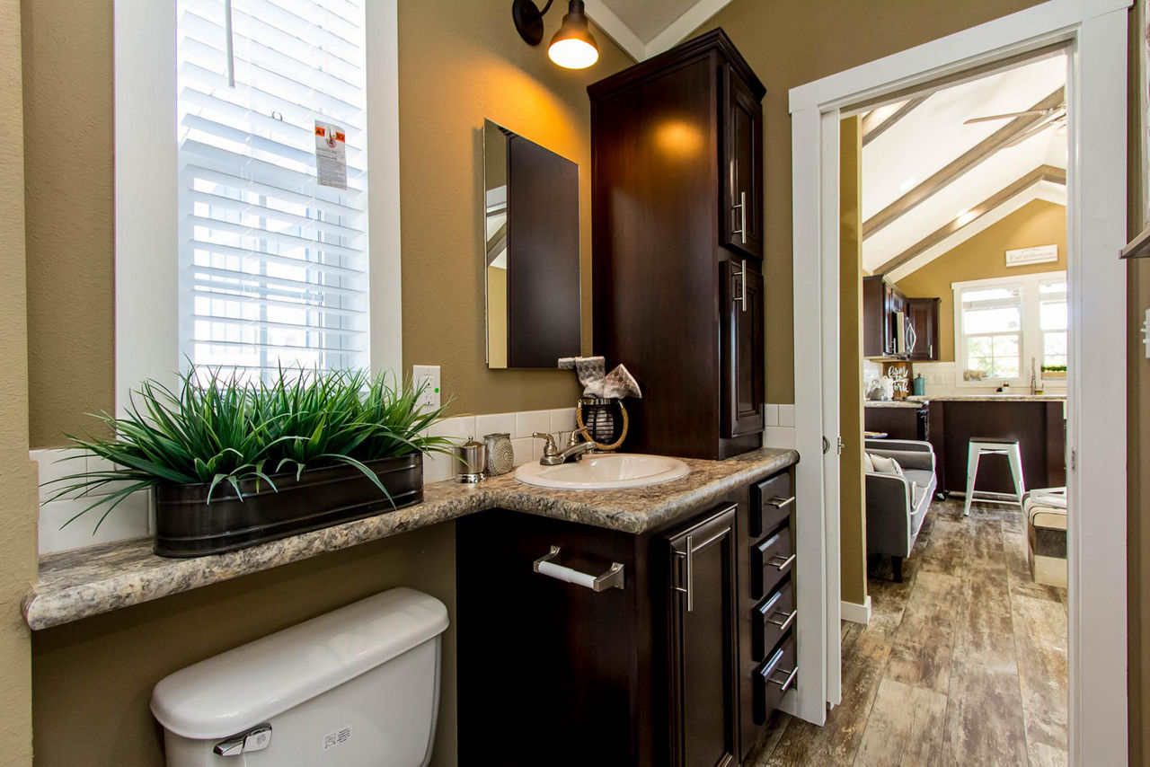 Model 523 master bathroom 3