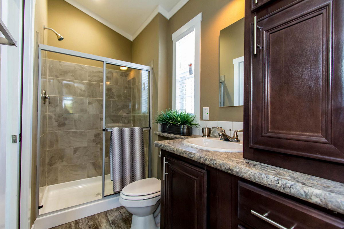 APS-523: Model 523 master bathroom 4