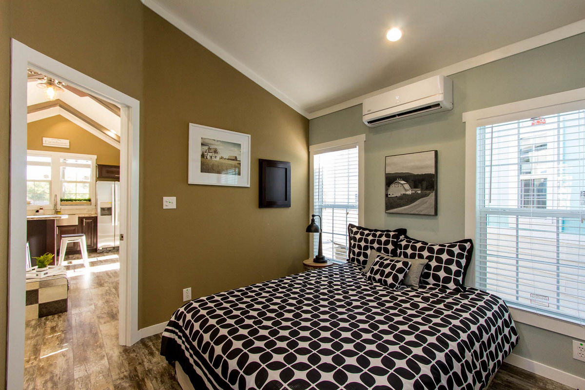 APS-523: Model 523 master bedroom 2