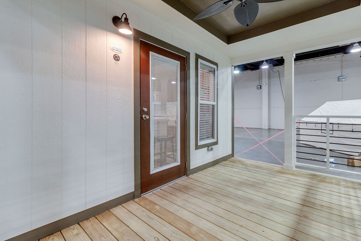 APX-122: Model 122 exterior porch 1