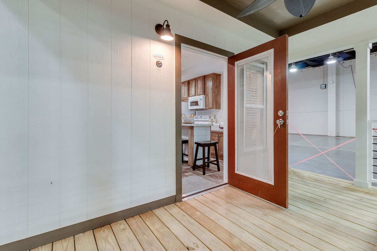 APX-122: Model 122 exterior porch 2