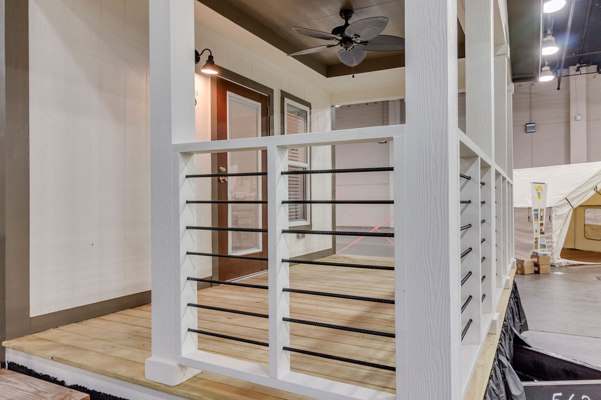 APX-122: Model 122 exterior porch railing