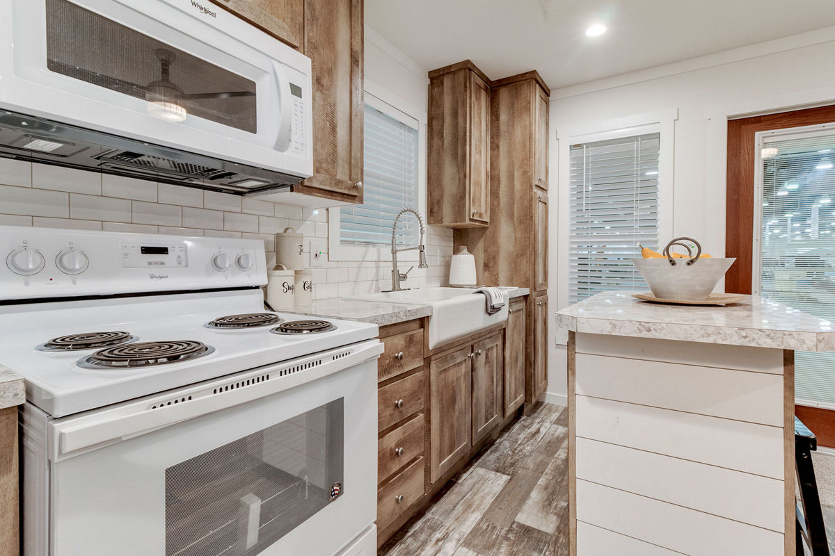 APX-122: Model 122 kitchen 1