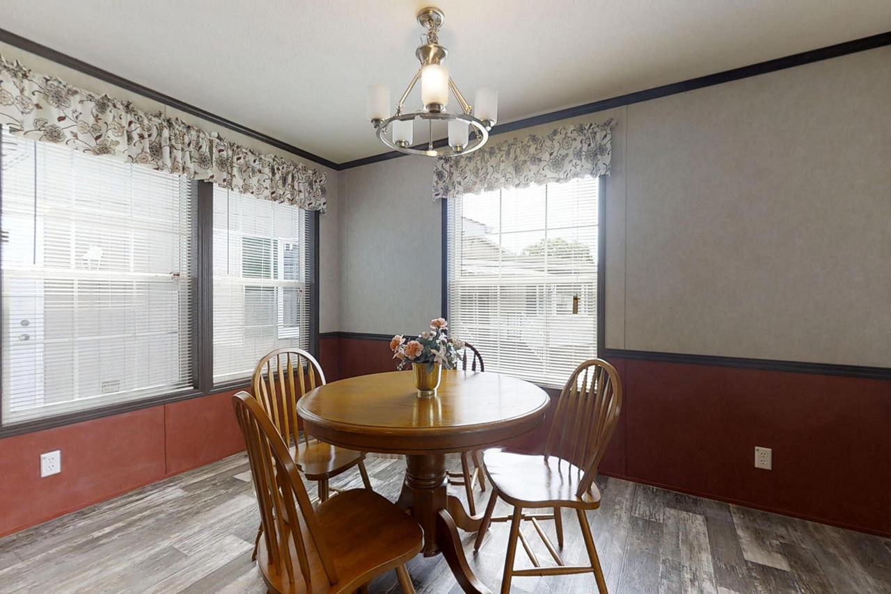 Northwood-A24404-Dining-Room