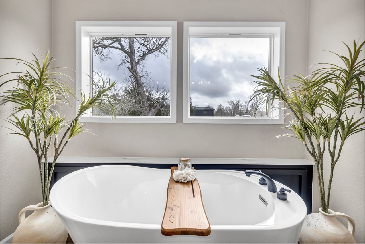 Olivia Primary Bath Tub