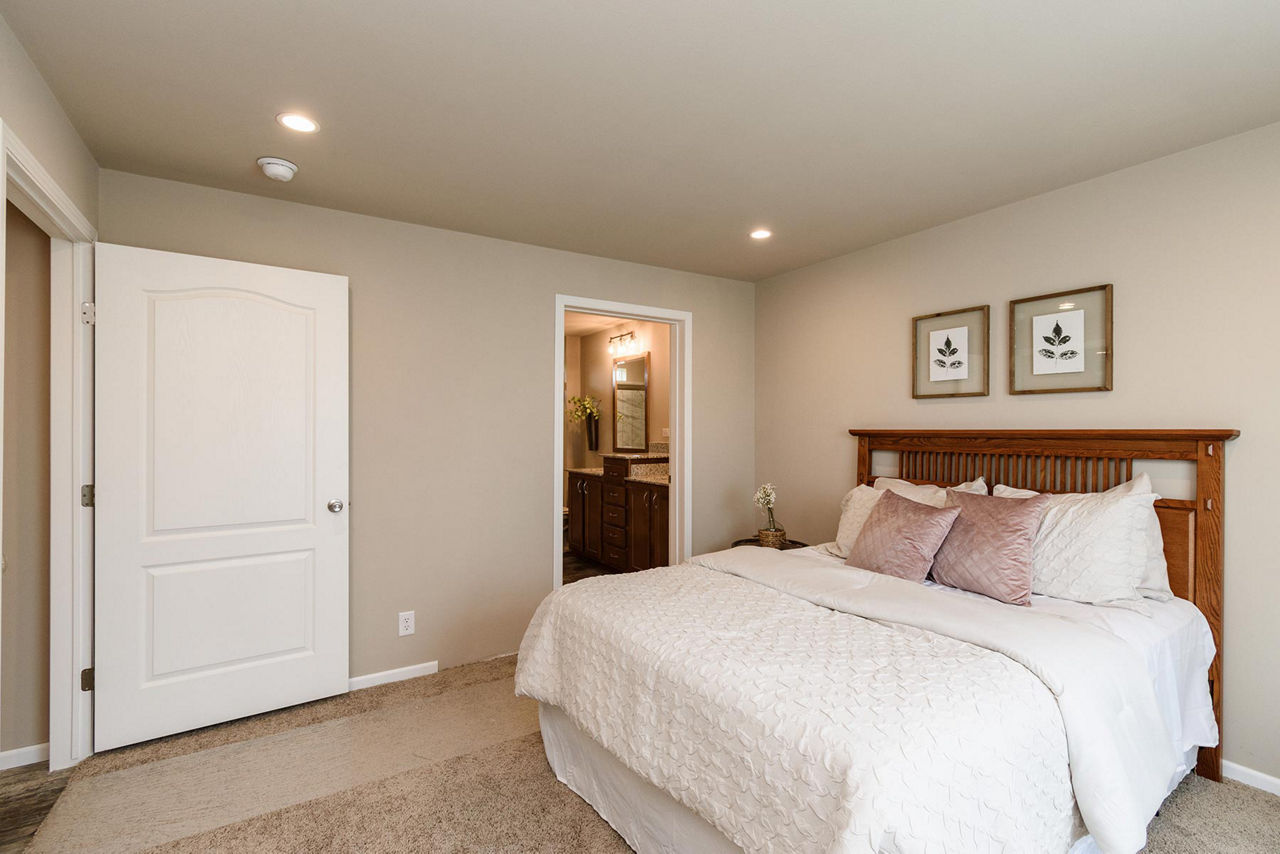 Signature-HSH-563D-Master-Bedroom