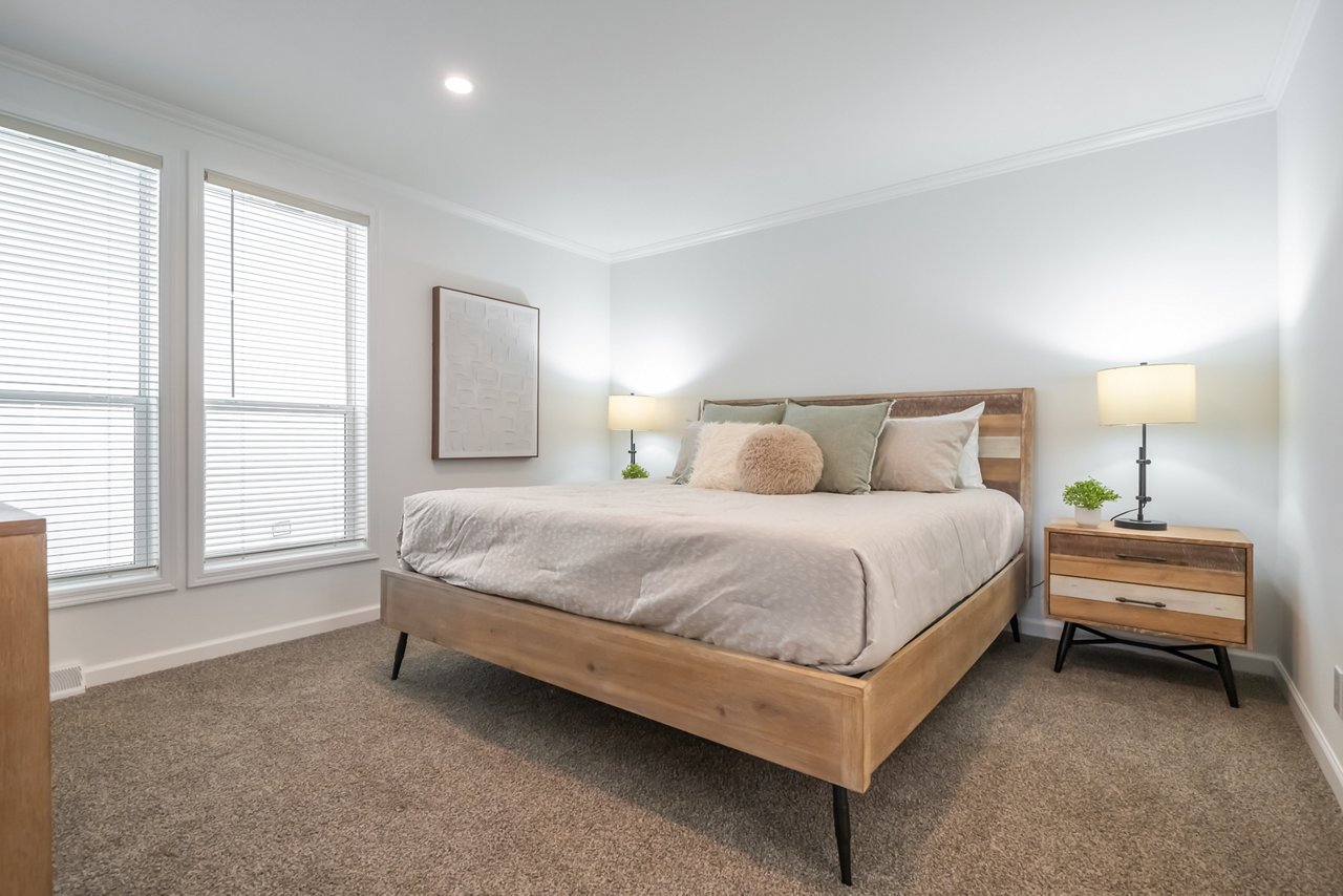 Skyliner II Q110-J Primary Bedroom