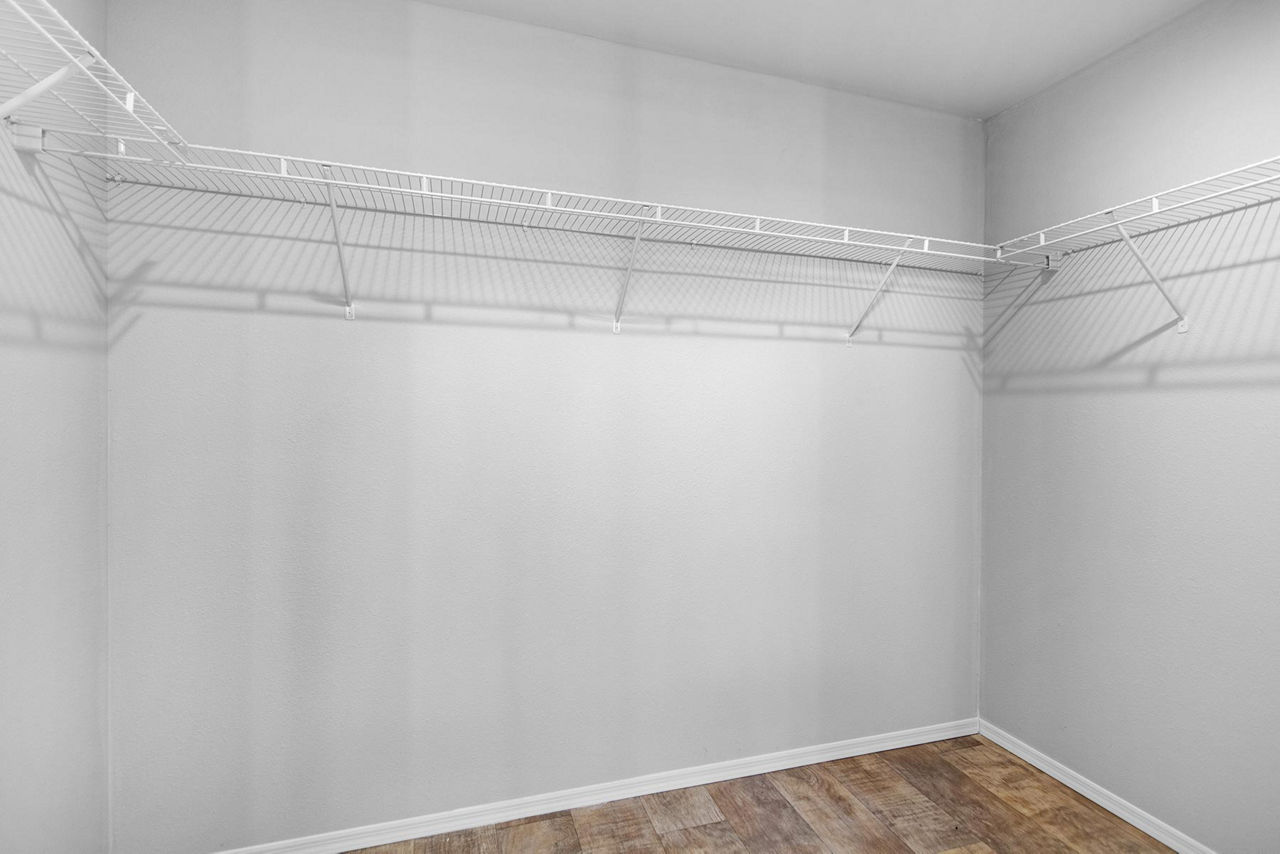 Spectra-7110J-Master-Closet