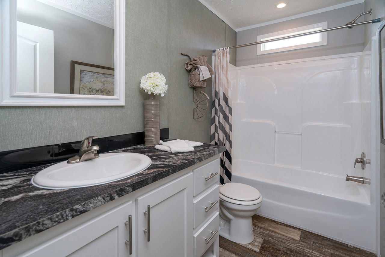 Spruce-Pine-2852-02-bathroom2