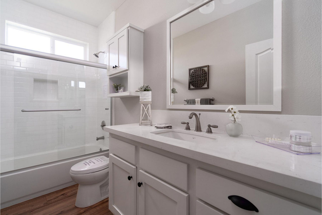 Sunset-Ridge-K943-G-Bathroom-2