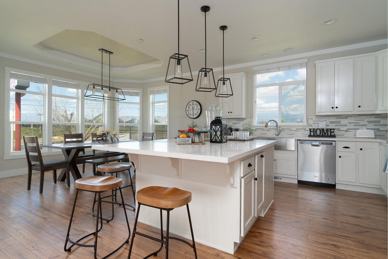 Sunset-Ridge-K943-G-Kitchen-and-Dining