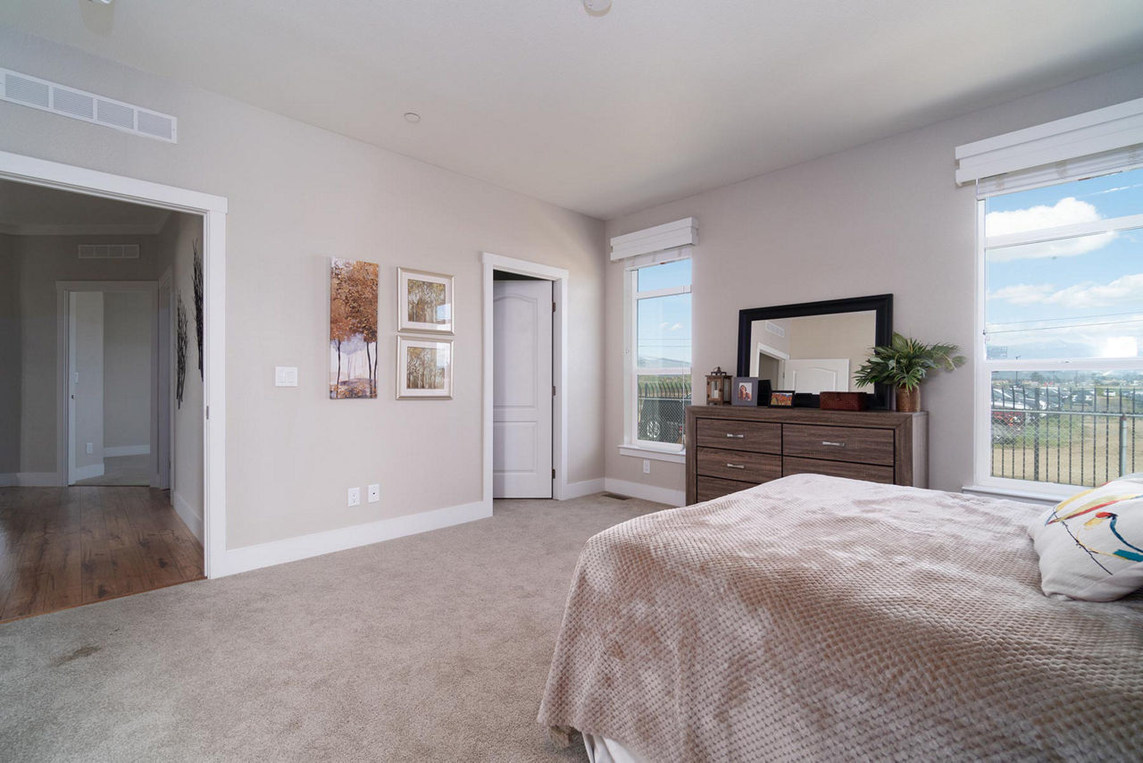 Sunset-Ridge-K943-G-Master-Bedroom-4