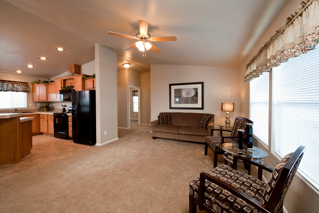 american-freedom-2444-living-room-kitchen