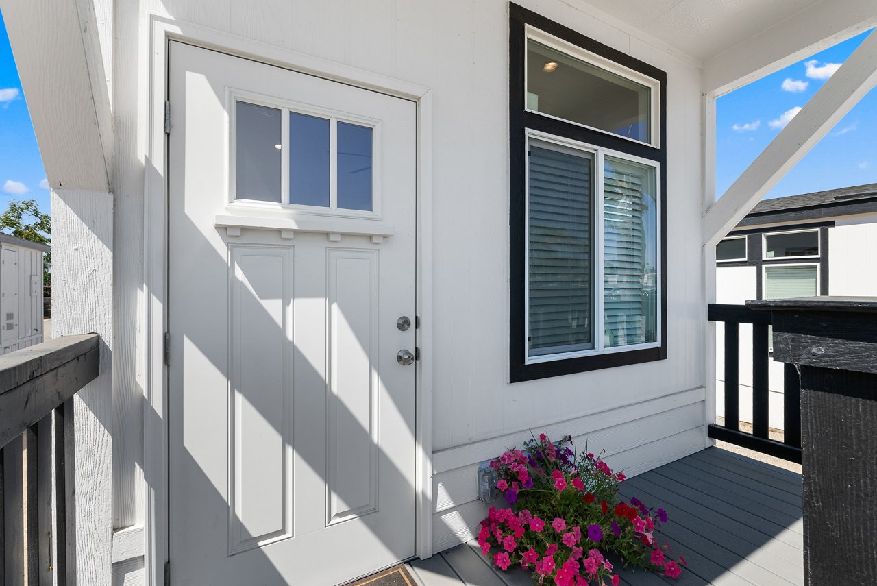 White front door of Silvercrest Village