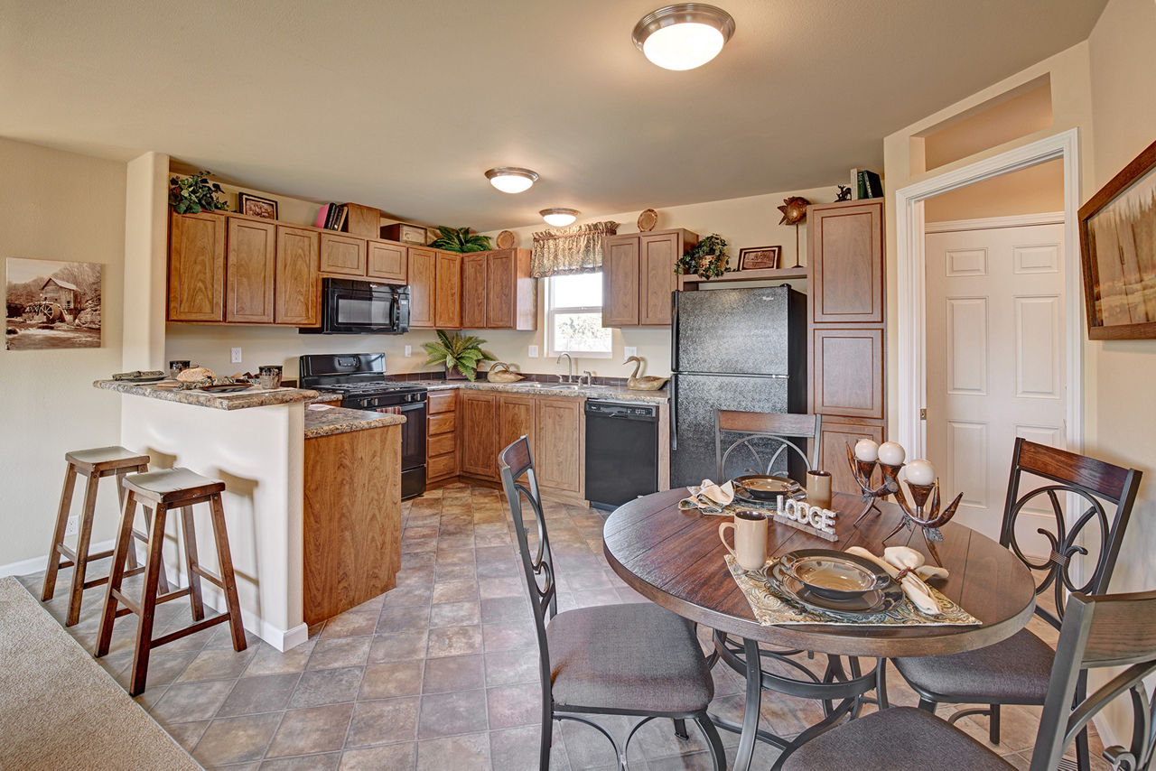 creekside-manor-3443r-dining-room-kitchen