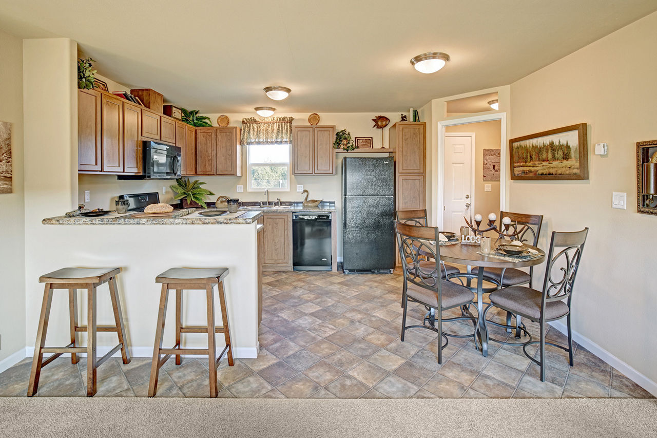 creekside-manor-3443r-kitchen-dining-room