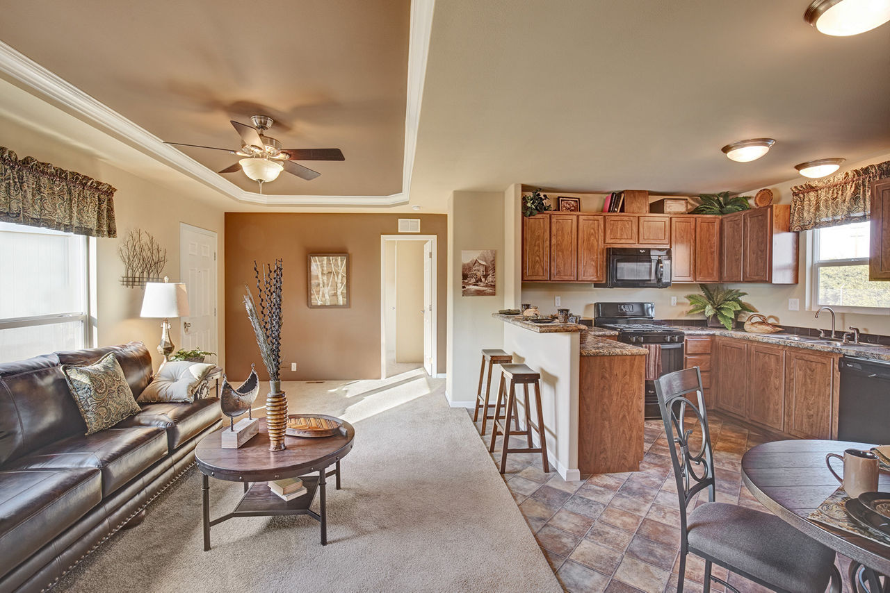 creekside-manor-3443r-living-room-kitchen