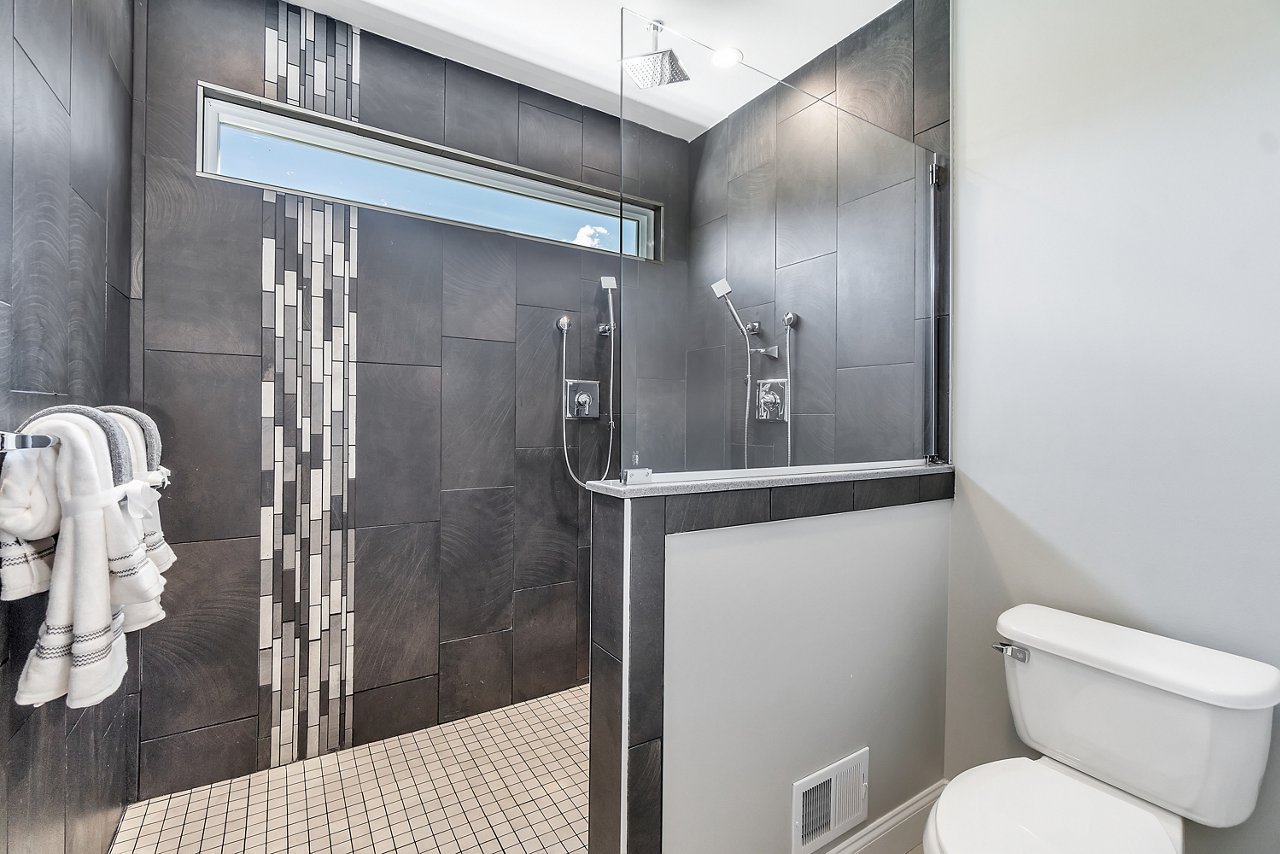 grandview bathroom 02