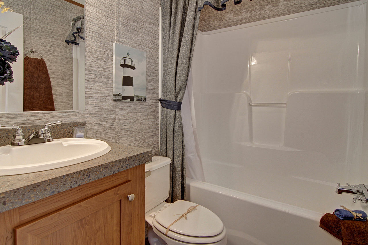 northwood-f25206-bathroom