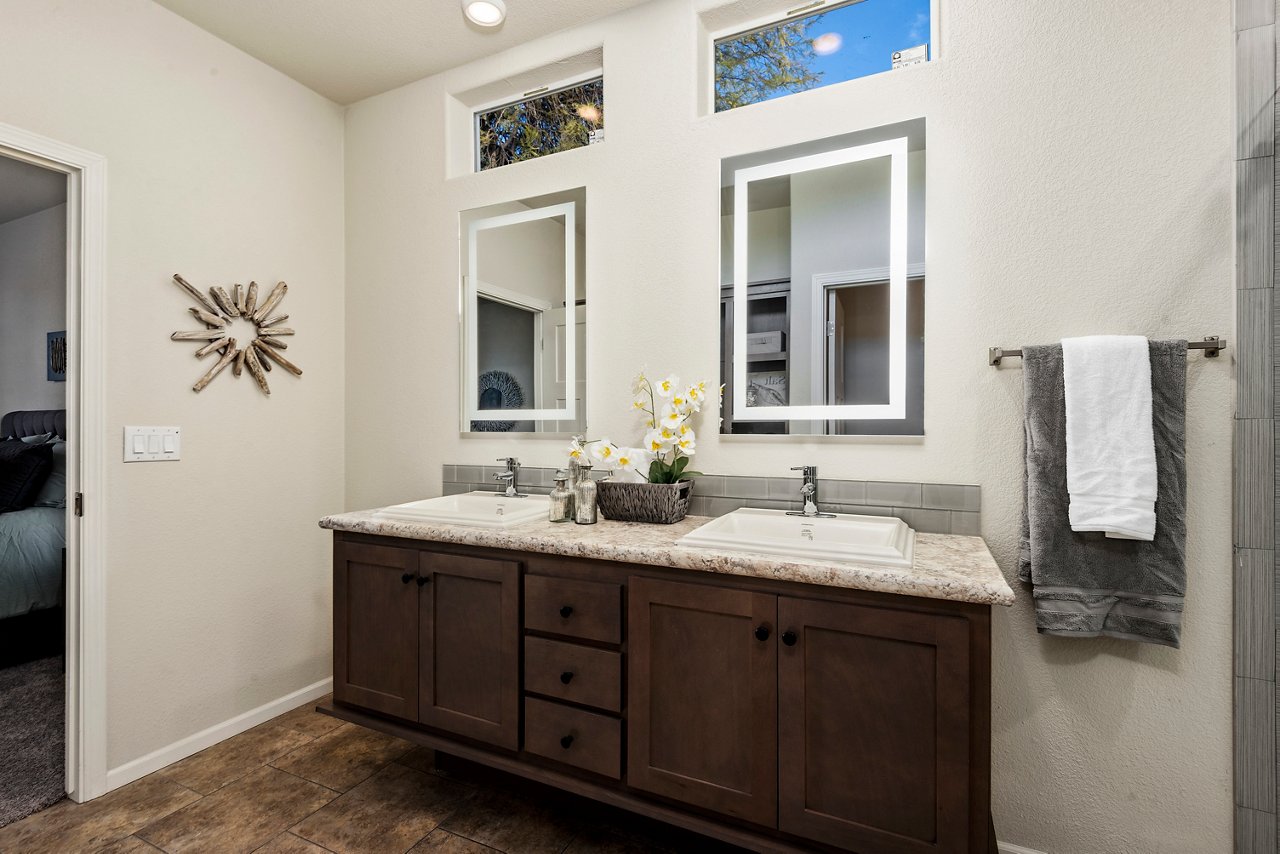 odyssey bathroom 02