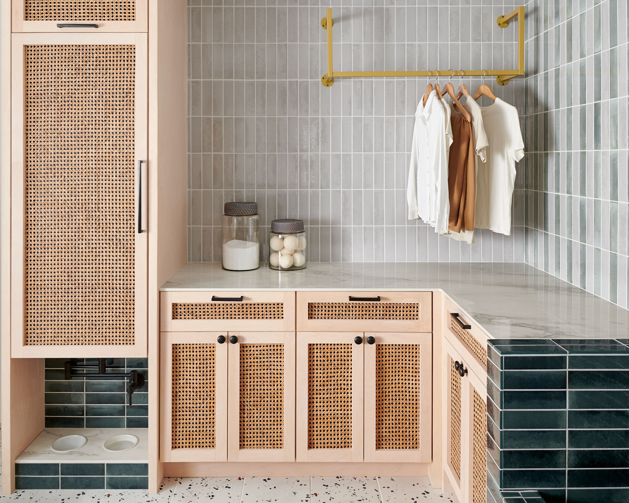 AO_ColorStory_T061_12x24_LiveSet_21