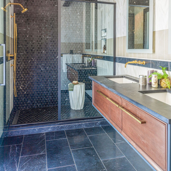 Chip Wades residential renovation, Pinhoti Peak, ADU shower wall and shower floor with black marble mosaic tile, white wall tile and gray wall tile that look like marble.