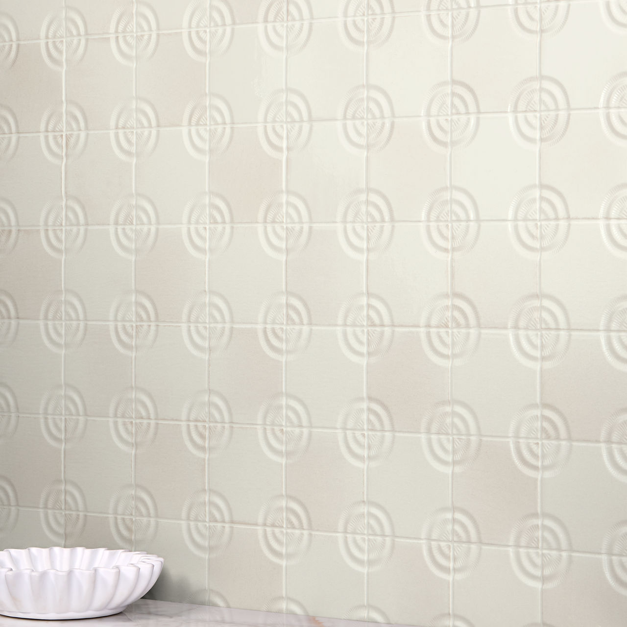 DAL_RA02_4x4_Deckle_Circle_GL_LivePanel_Prop_01