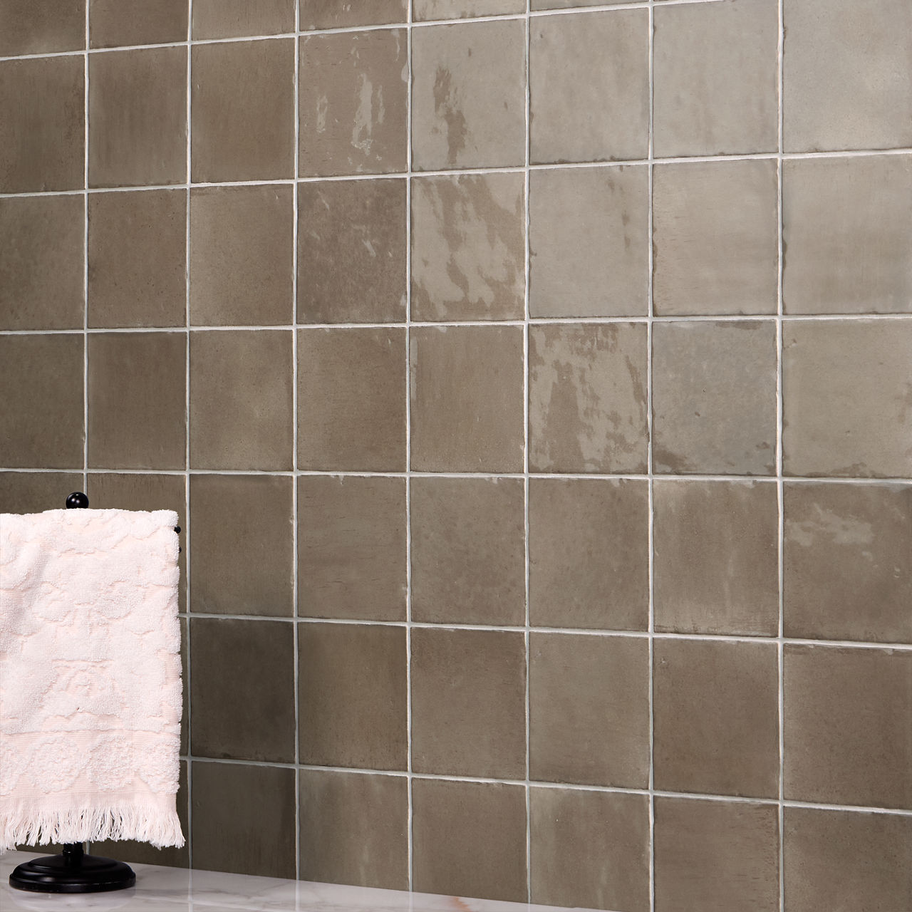 DAL_RA05_4x4_Antique_Handcrafted_GL_LivePanel_Prop_01