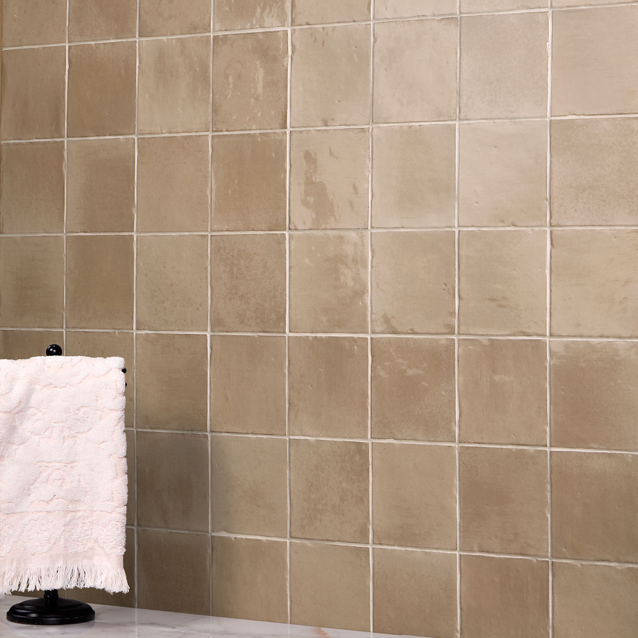 DAL_RA06_4x4_Foxed_Handcrafted_GL_LivePanel_Prop_01