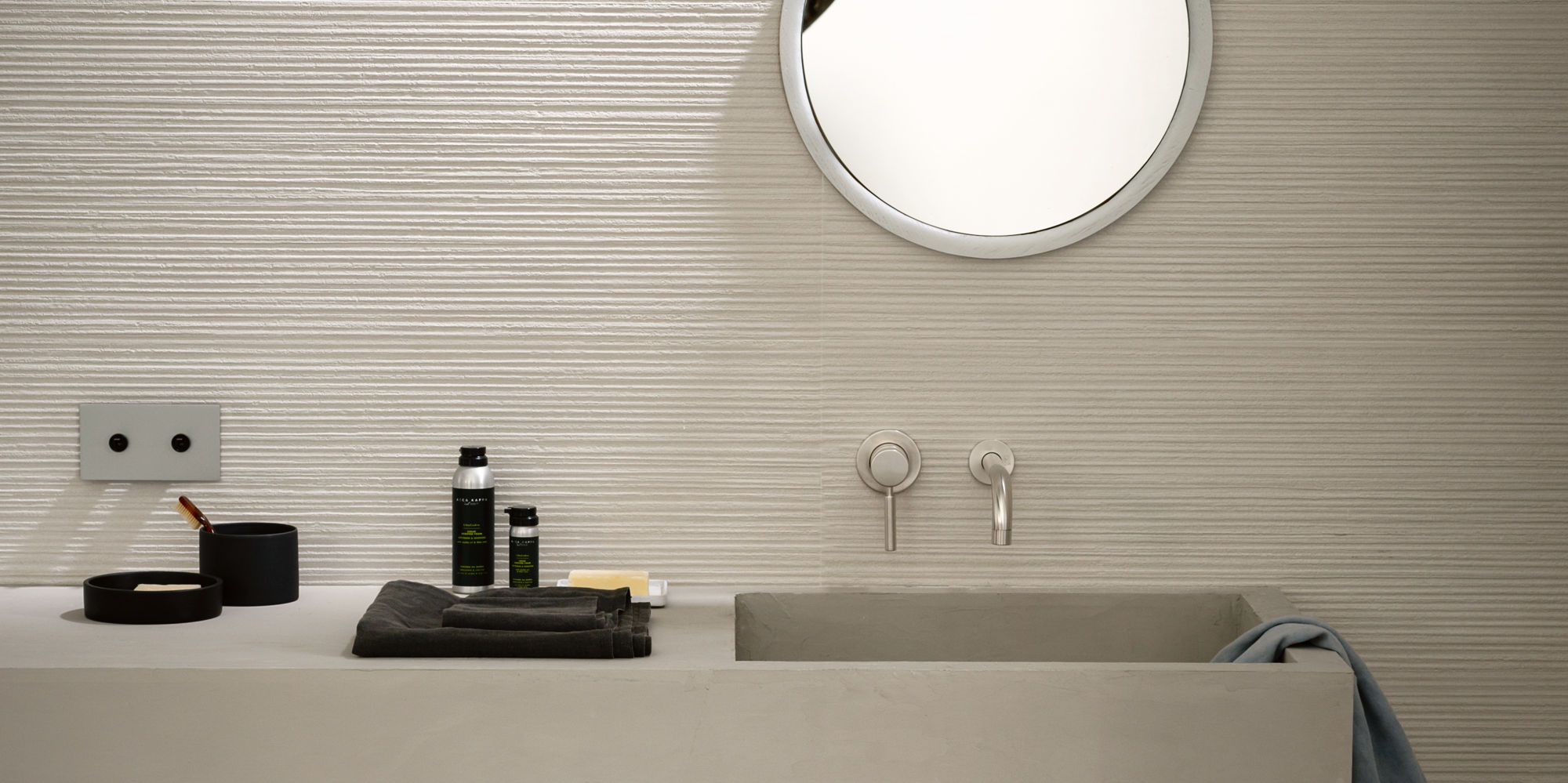 MZ_Materika_RES_04_CU03_OffWhite_Linear_web